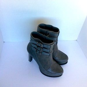 Gianni Bini grey leather ankle boots